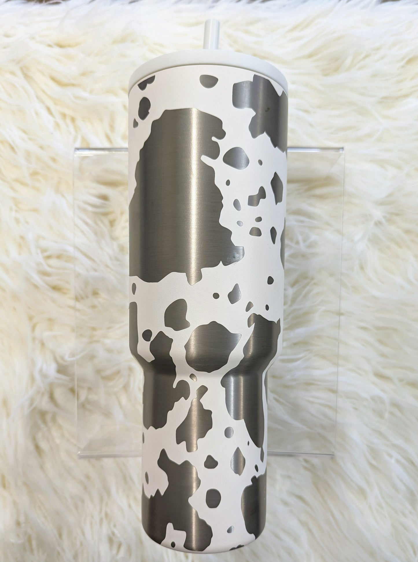 Cow print pattern engraved on white 40 oz insulated tumbler with handle by Simple Modern